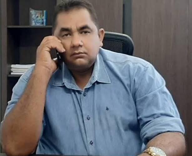 Prefeito de Canindé de São Francisco Assina Decreto de Exoneração de Servidores e Gera Controvérsias
